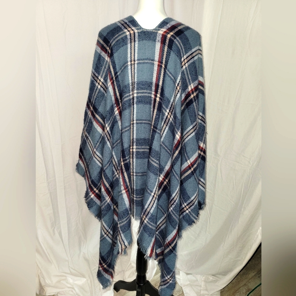 Modena Poncho - Picture 2 of 8